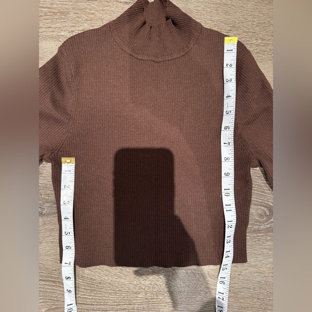 H&M Divided Ribbed Cropped Mock Neck Sweater - Picture 7 of 7